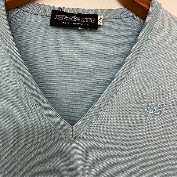 Givenchy Paris New York V-neck Qiana Nylon top - Picture 4 of 7